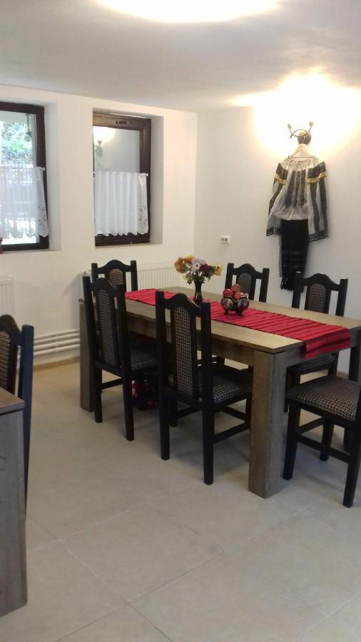 Casa Radu Apartman Novaci-Străini Kültér fotó