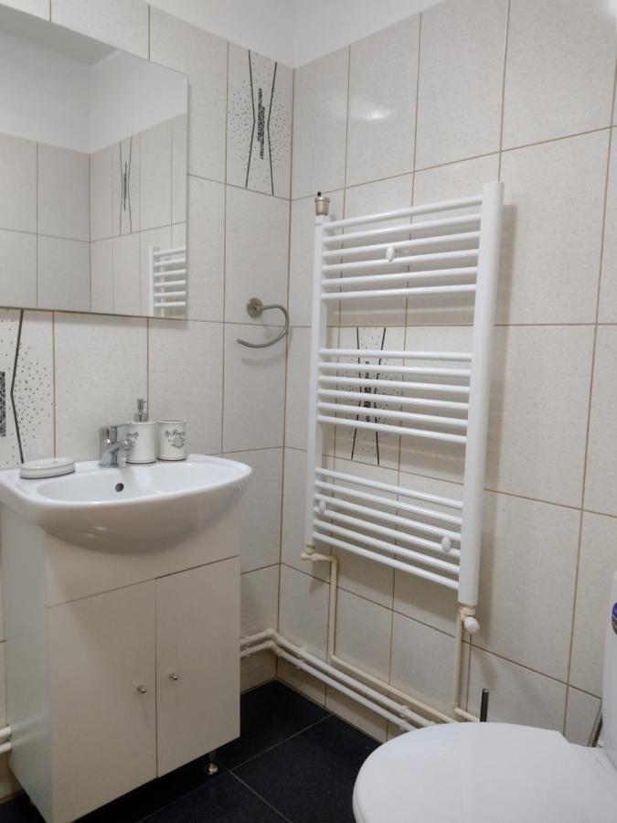 Casa Radu Apartman Novaci-Străini Kültér fotó