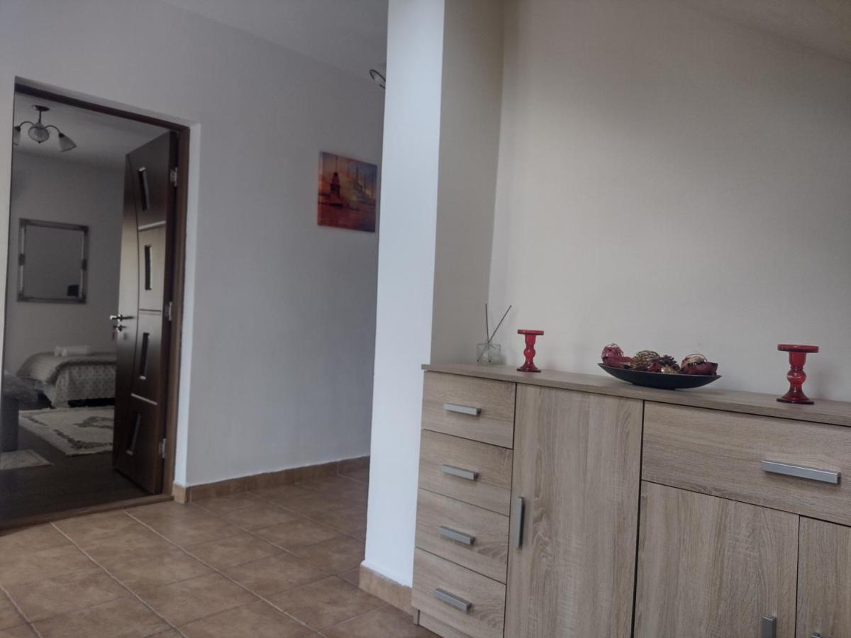 Casa Radu Apartman Novaci-Străini Kültér fotó